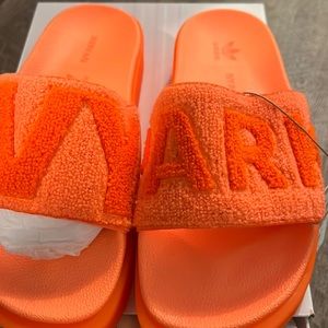 NWT Orange Ivy Park Slides never worn